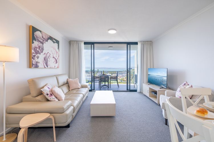The Landmark unit 405 Resort style, spectacular water views, lift, linen, pool, games room, port-a-cot and highchair.