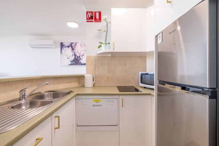 The Landmark unit 405 Resort style, spectacular water views, lift, linen, pool, games room, port-a-cot and highchair.