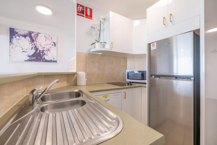 The Landmark unit 405 Resort style, spectacular water views, lift, linen, pool, games room, port-a-cot and highchair.