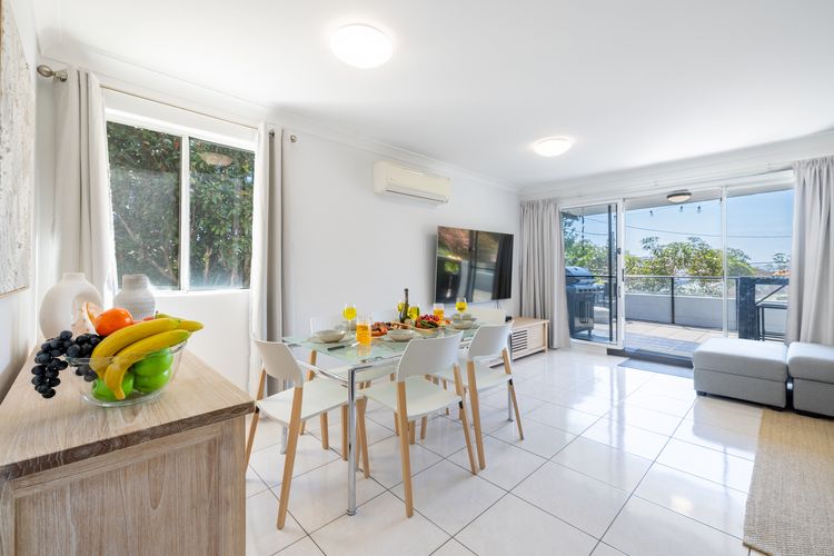 Sunset Towers, 1/25 Donald St- in the heart of town with Wi-Fi and Air Con