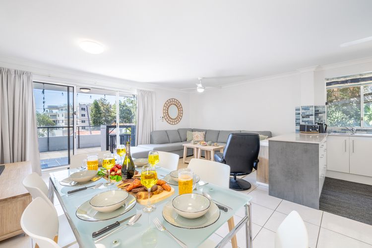 Sunset Towers, 1/25 Donald St- in the heart of town with Wi-Fi and Air Con