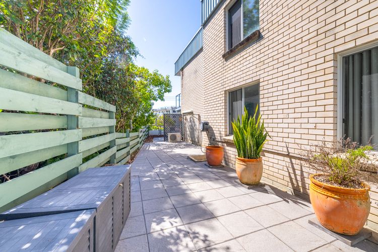 Sunset Towers, 1/25 Donald St- in the heart of town with Wi-Fi and Air Con