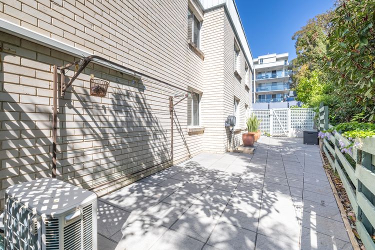 Sunset Towers, 1/25 Donald St- in the heart of town with Wi-Fi and Air Con