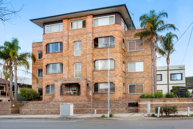 Louisa Court, 7/49 Donald St- Unit in the heart of town with stunning water views