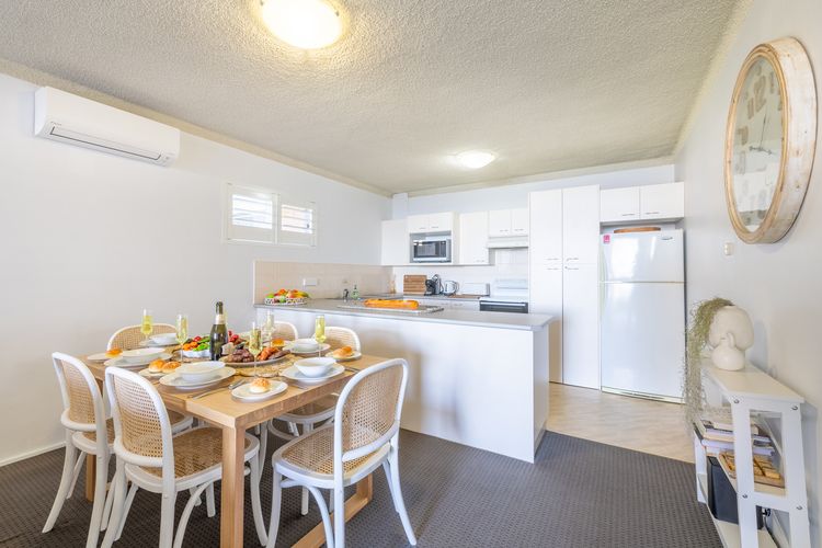 Bella Vista, 8/19 Shoal Bay Rd – views, air con and Wi-Fi