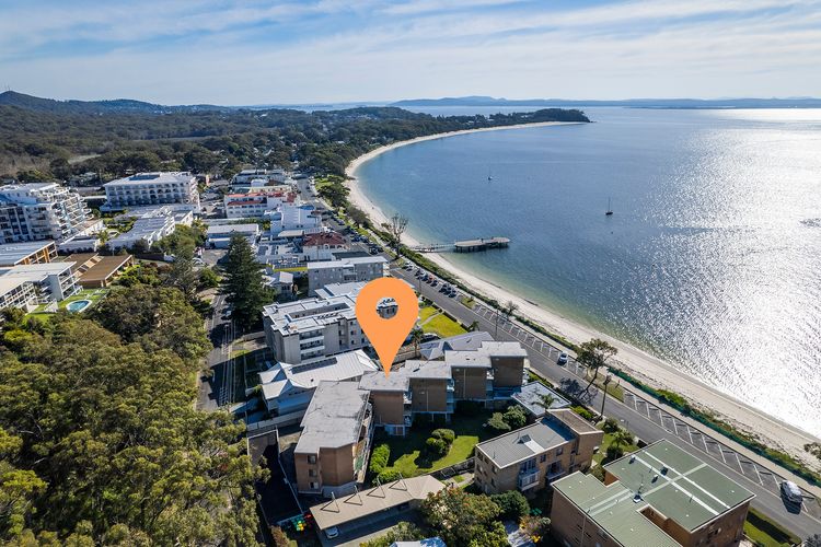 Bella Vista, 8/19 Shoal Bay Rd – views, air con and Wi-Fi