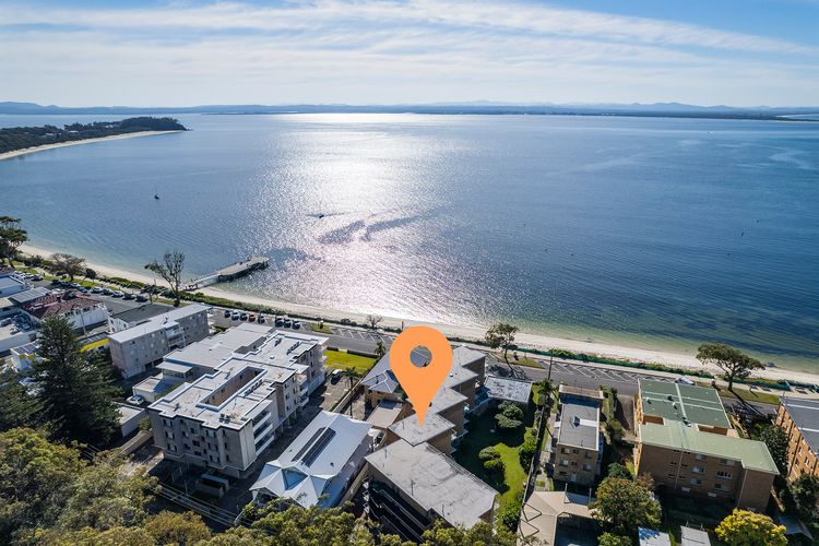 Bella Vista, 8/19 Shoal Bay Rd – views, air con and Wi-Fi