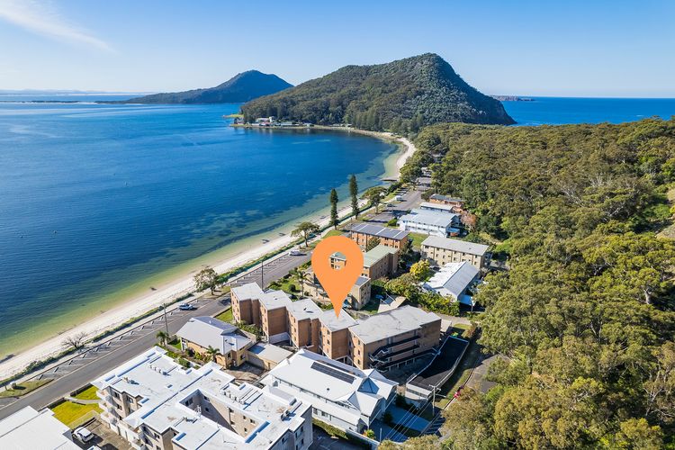 Bella Vista, 8/19 Shoal Bay Rd – views, air con and Wi-Fi