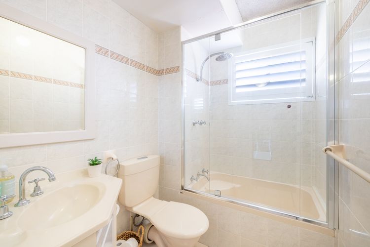 Bella Vista, 8/19 Shoal Bay Rd – views, air con and Wi-Fi