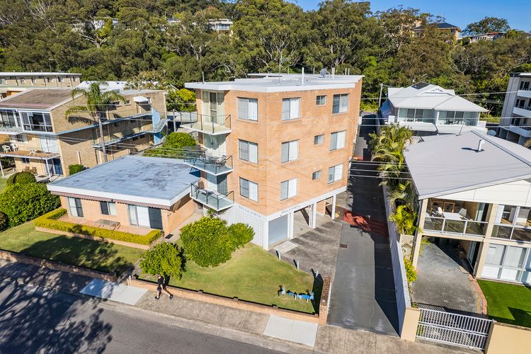 Bella Vista, 8/19 Shoal Bay Rd – views, air con and Wi-Fi