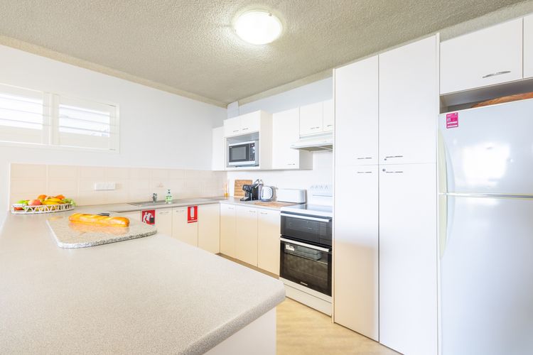 Bella Vista, 8/19 Shoal Bay Rd – views, air con and Wi-Fi