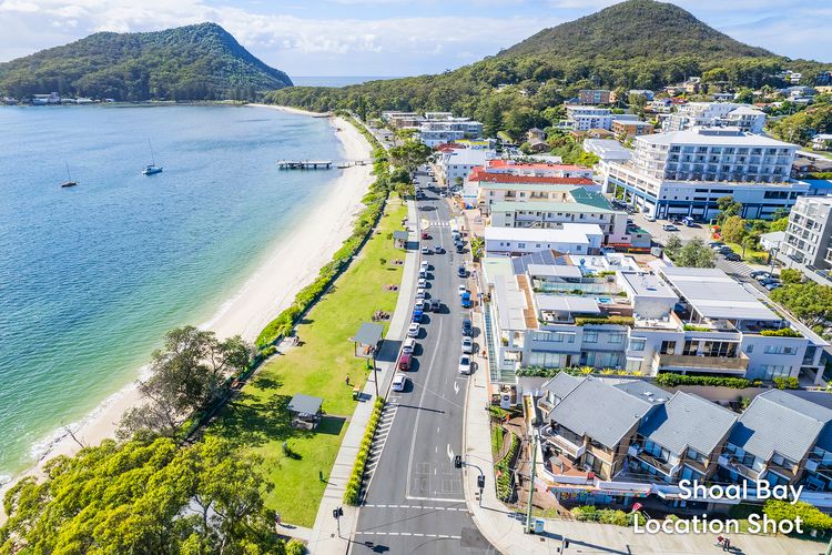 Bella Vista, 8/19 Shoal Bay Rd – views, air con and Wi-Fi