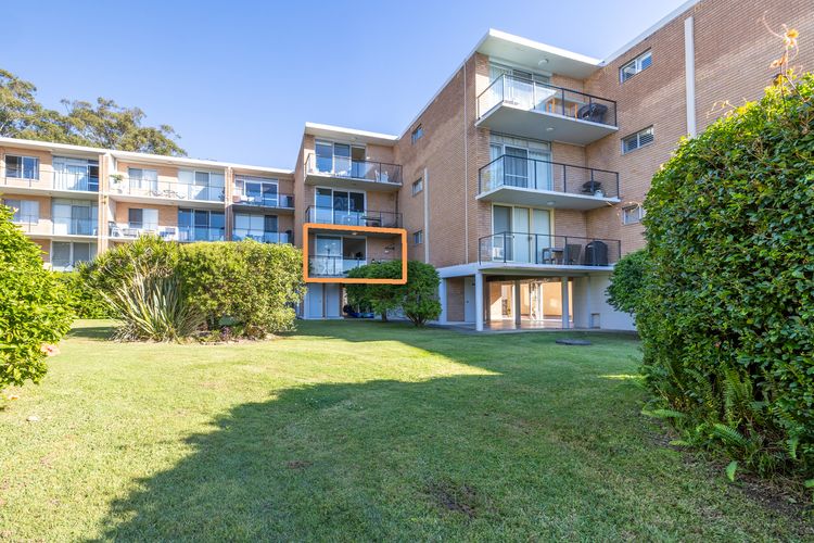 Bella Vista, 8/19 Shoal Bay Rd – views, air con and Wi-Fi