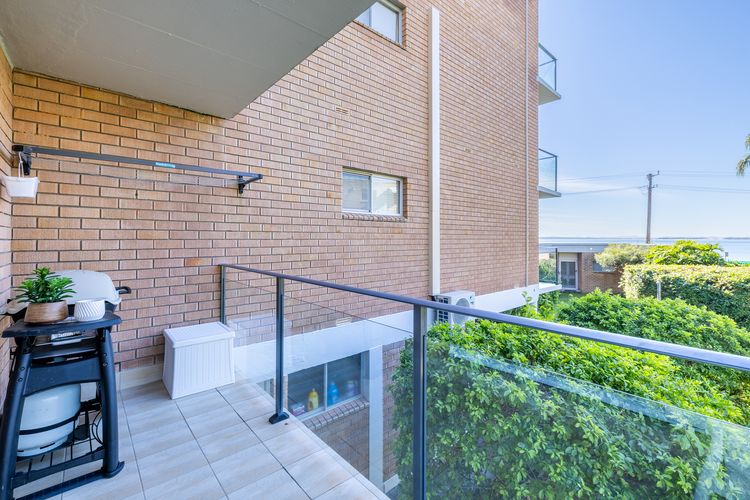 Bella Vista, 8/19 Shoal Bay Rd – views, air con and Wi-Fi