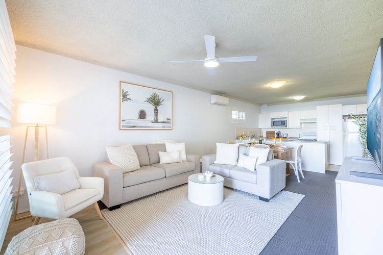 Bella Vista, 8/19 Shoal Bay Rd – views, air con and Wi-Fi