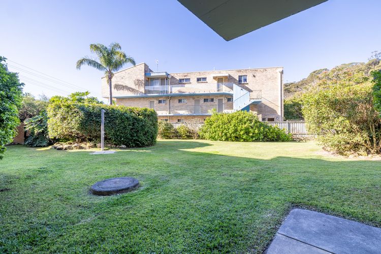 Bella Vista, 8/19 Shoal Bay Rd – views, air con and Wi-Fi