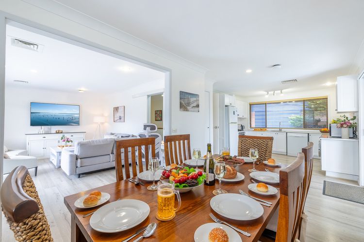 Yawa at Yoolarai, 64 Yoolarai Cr – Ducted air, WiFi, Shared Pool