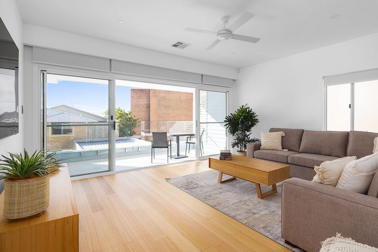 Hideaway 2, 3a Lillian St – filtered water views