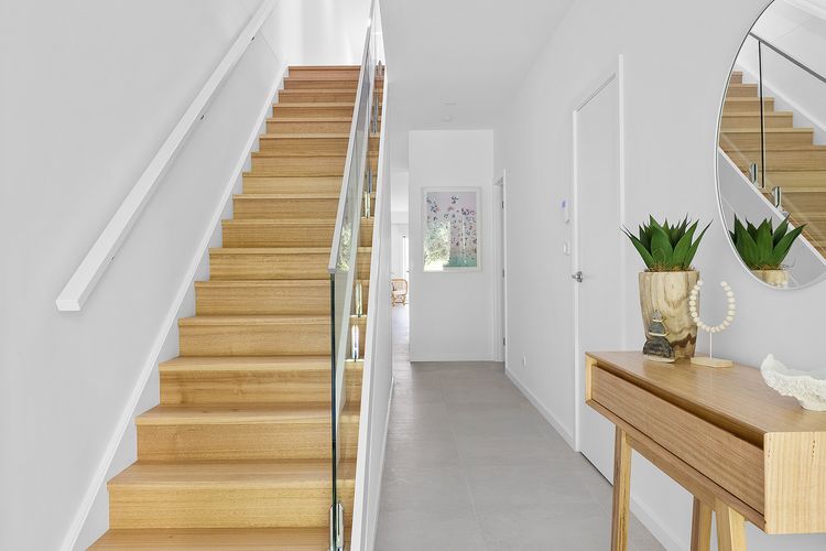 Hideaway 2, 3a Lillian St – filtered water views