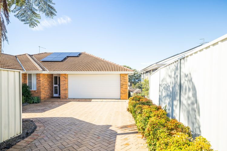 16 Grandview Cl – water views, air con and Wi-Fi