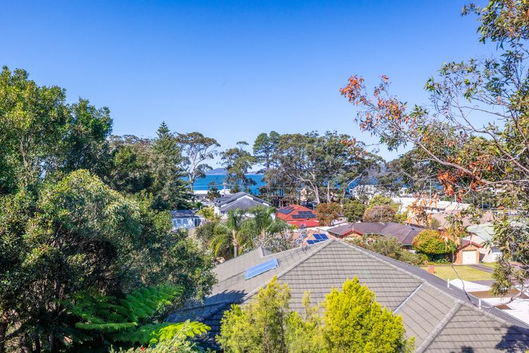 16 Grandview Cl – water views, air con and Wi-Fi