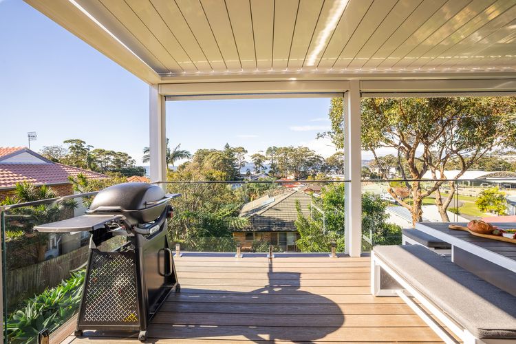 16 Grandview Cl – water views, air con and Wi-Fi