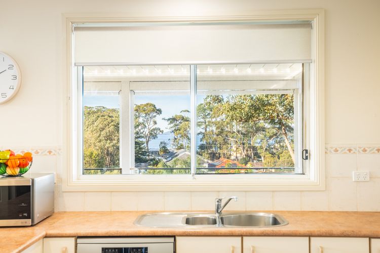 16 Grandview Cl – water views, air con and Wi-Fi