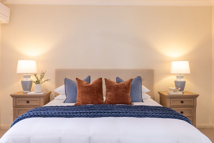 16 Grandview Cl – water views, air con and Wi-Fi