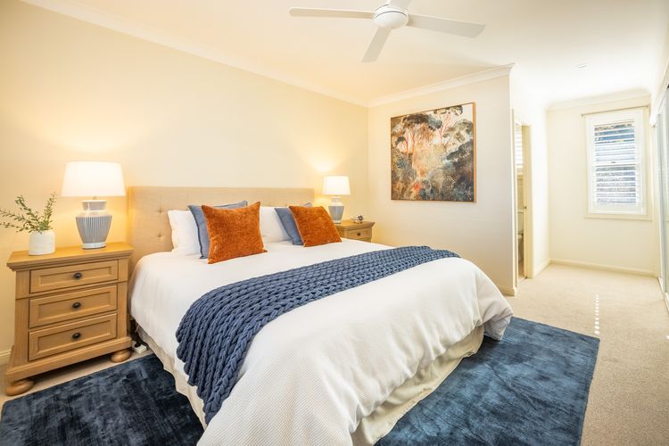 16 Grandview Cl – water views, air con and Wi-Fi