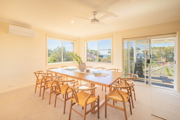 16 Grandview Cl – water views, air con and Wi-Fi