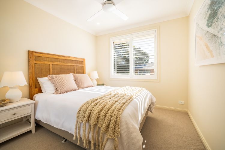 16 Grandview Cl – water views, air con and Wi-Fi