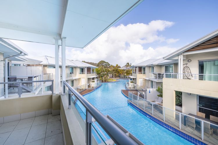Pacific Blue, 244/255 Sandy Point Rd – pool, aircon, linen and resort features