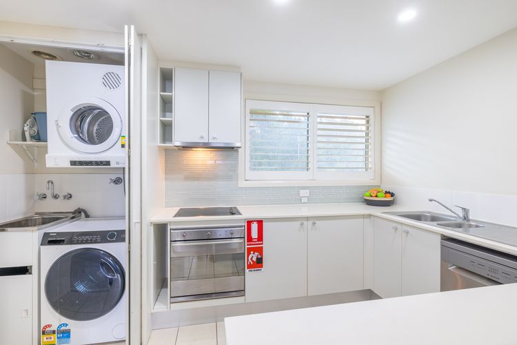 Pacific Blue, 244/255 Sandy Point Rd – pool, aircon, linen and resort features