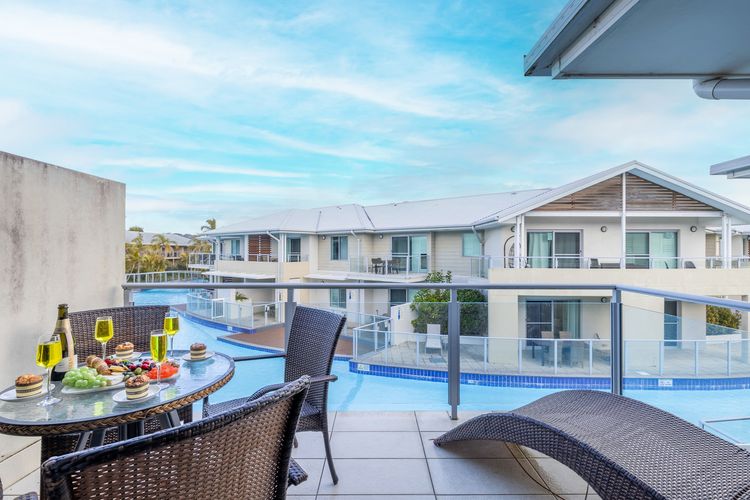 Pacific Blue, 244/255 Sandy Point Rd – pool, aircon, linen and resort features