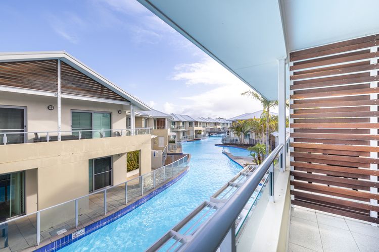 Pacific Blue, 244/255 Sandy Point Rd – pool, aircon, linen and resort features