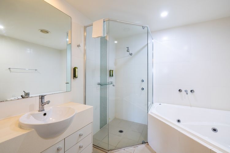 Pacific Blue, 244/255 Sandy Point Rd – pool, aircon, linen and resort features