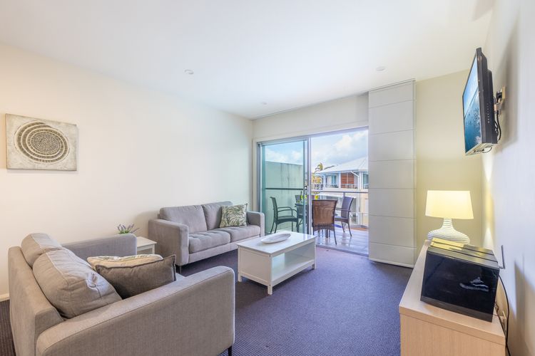 Pacific Blue, 244/255 Sandy Point Rd – pool, aircon, linen and resort features
