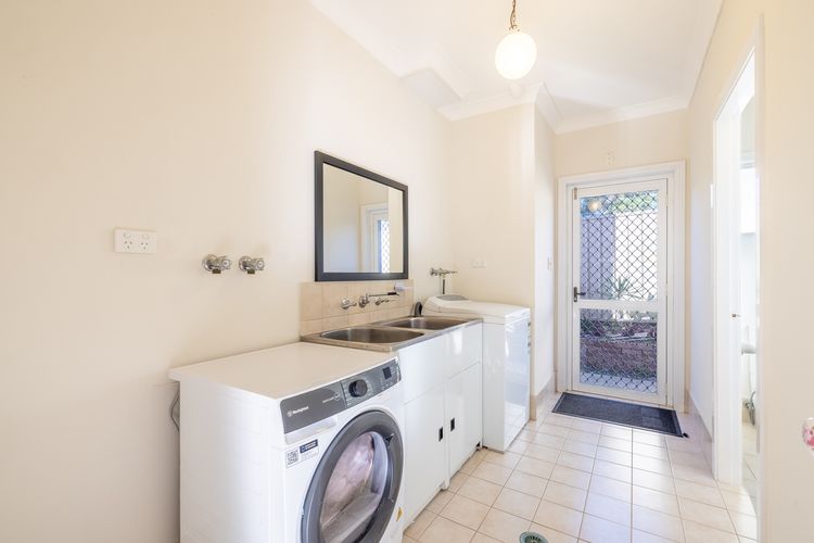 24 Irawari Crescent – pool, air con, pet friendly, boat parking