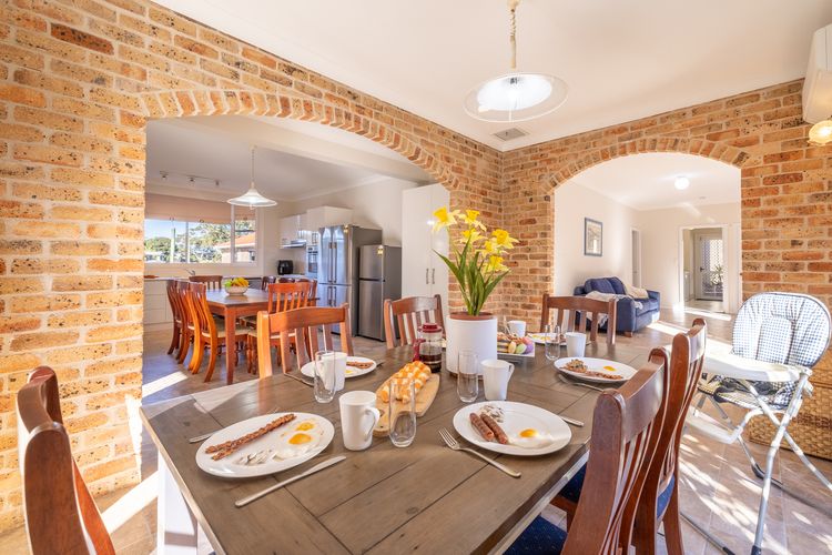 24 Irawari Crescent – pool, air con, pet friendly, boat parking