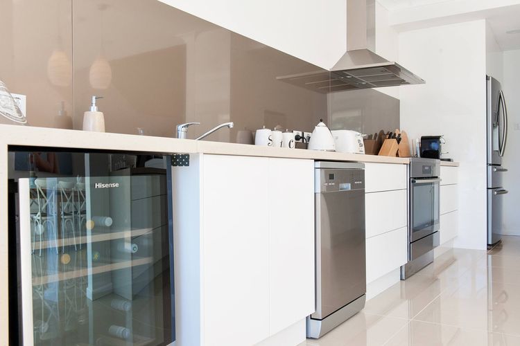 The Moorings, 15/4 Cromarty Road – stunning with water views & pool