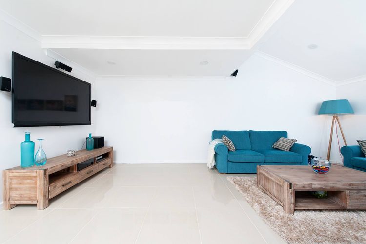 The Moorings, 15/4 Cromarty Road – stunning with water views & pool