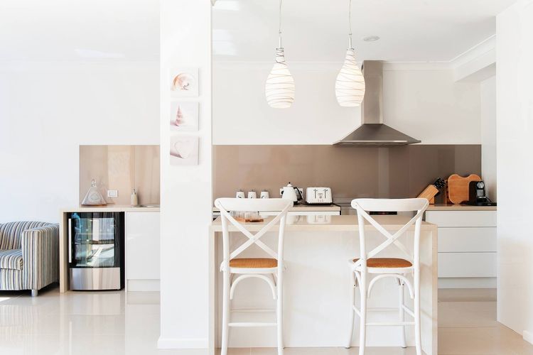 The Moorings, 15/4 Cromarty Road – stunning with water views & pool