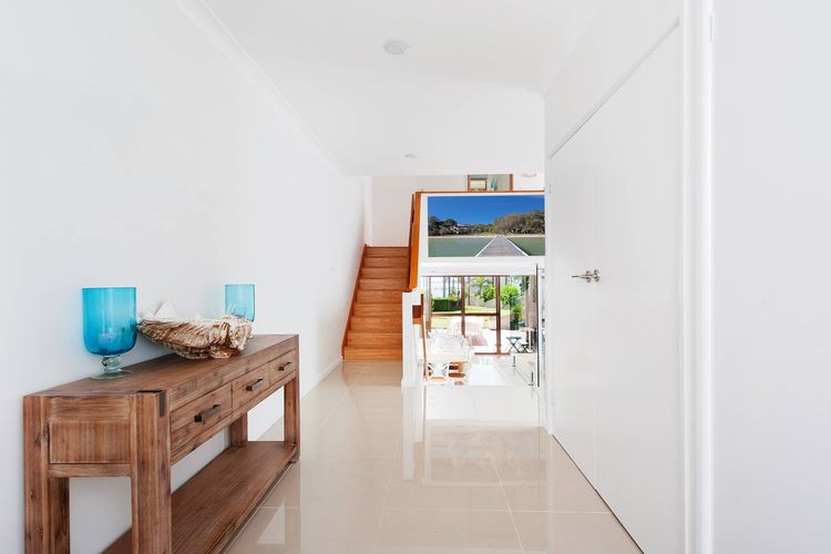 The Moorings, 15/4 Cromarty Road – stunning with water views & pool