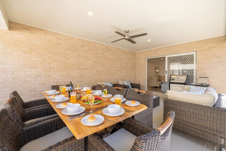 Shelly’s Bay Escape, 27c Dowling St – stylish with ducted air con and Wi-Fi