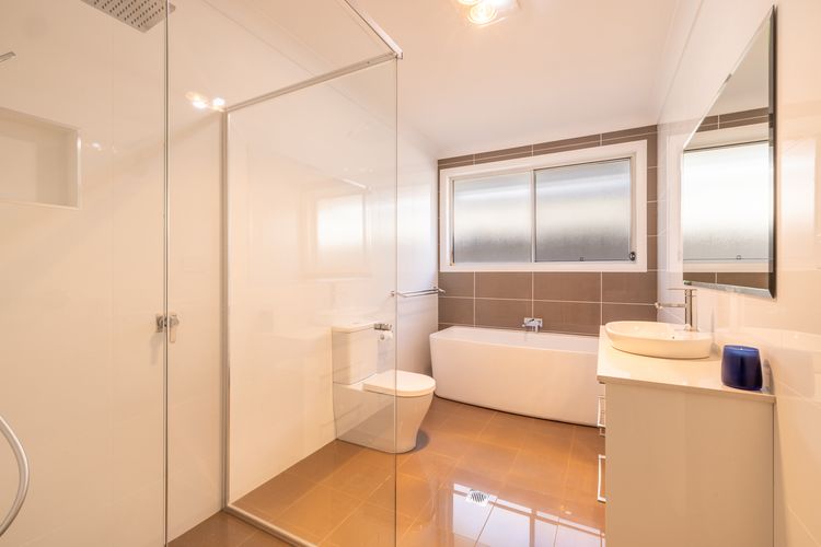 Shelly’s Bay Escape, 27c Dowling St – stylish with ducted air con and Wi-Fi