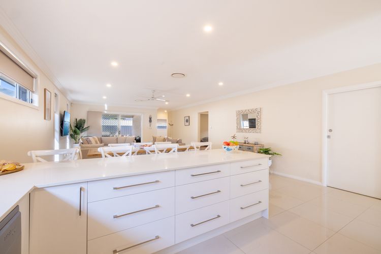 Shelly’s Bay Escape, 27c Dowling St – stylish with ducted air con and Wi-Fi
