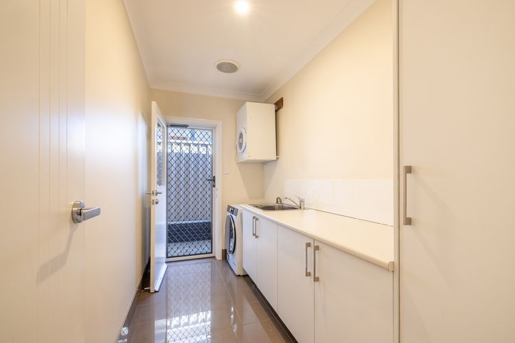 Shelly’s Bay Escape, 27c Dowling St – stylish with ducted air con and Wi-Fi