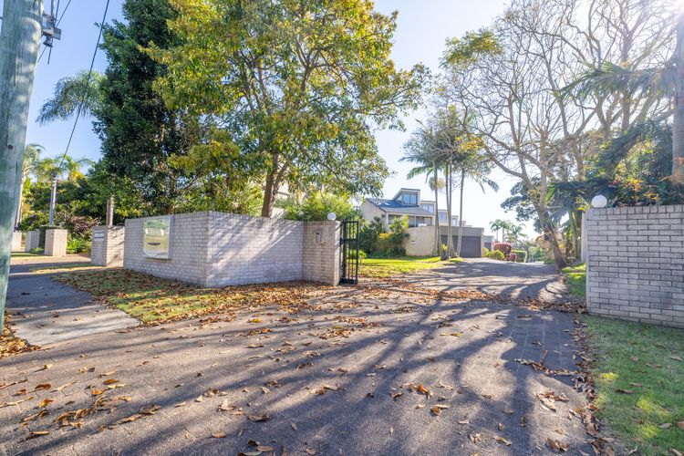 The Moorings, 22/4 Cromarty Rd – stunning townhouse with water views