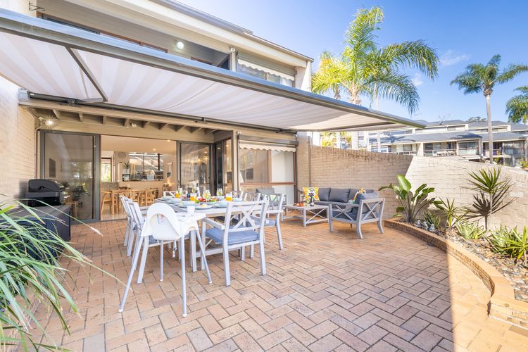 The Moorings, 22/4 Cromarty Rd – stunning townhouse with water views