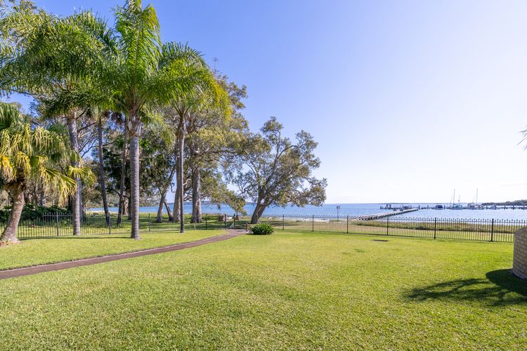 The Moorings, 22/4 Cromarty Rd – stunning townhouse with water views